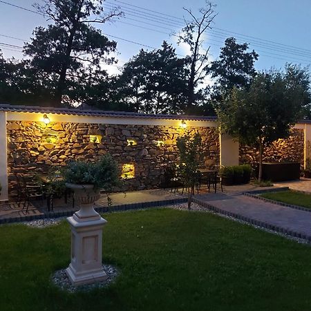 Conacul Poetilor Hotel Guraró Kültér fotó