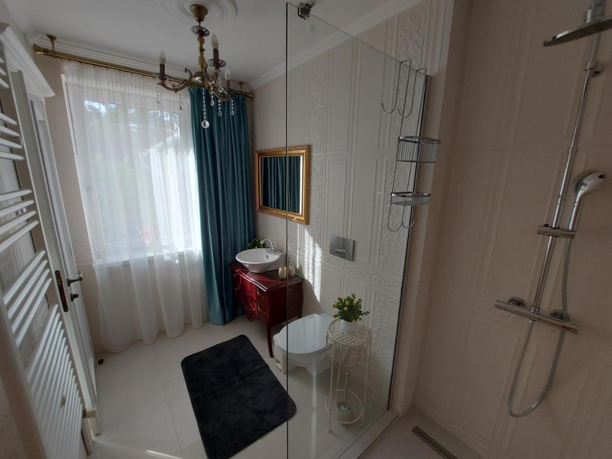 Conacul Poetilor Hotel Guraró Kültér fotó