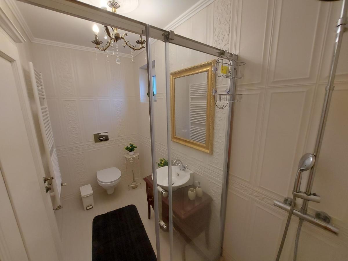 Conacul Poetilor Hotel Guraró Kültér fotó