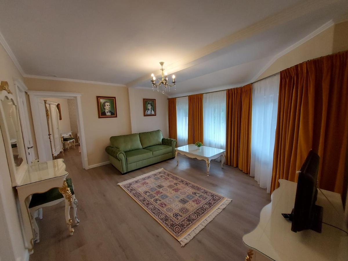 Conacul Poetilor Hotel Guraró Kültér fotó